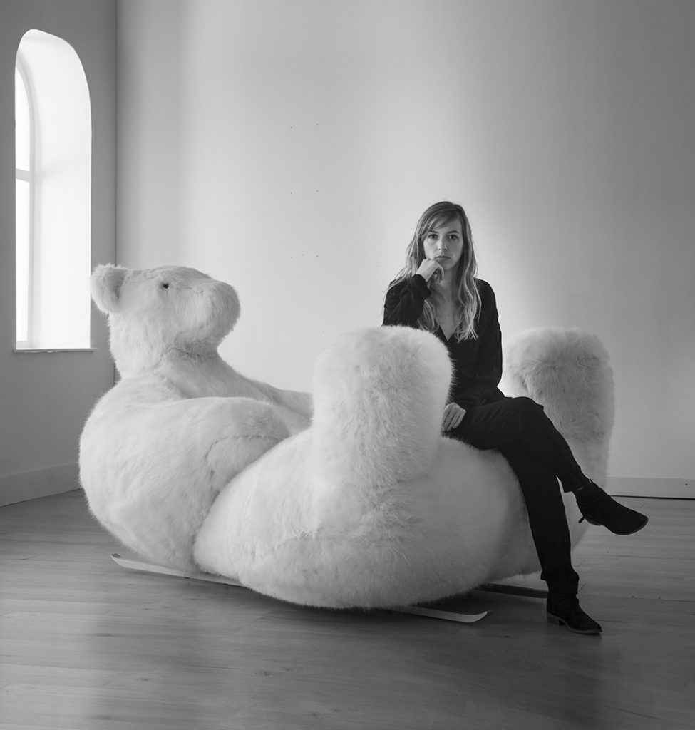 L'ours Icebearg, une assise - oeuvre d'art