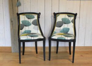 Petites chaises style restauration - Tissu Dandelion Clocks de Sanderson