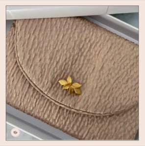 Pochette Montaigne, satin Sully